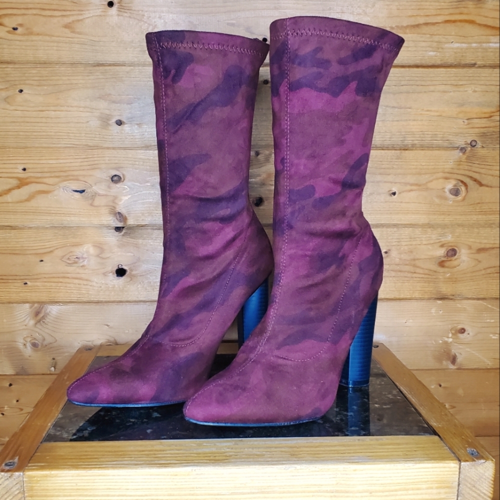 ❤ Sock boots or booties camo purple block heels w/Zip in the back Size 7